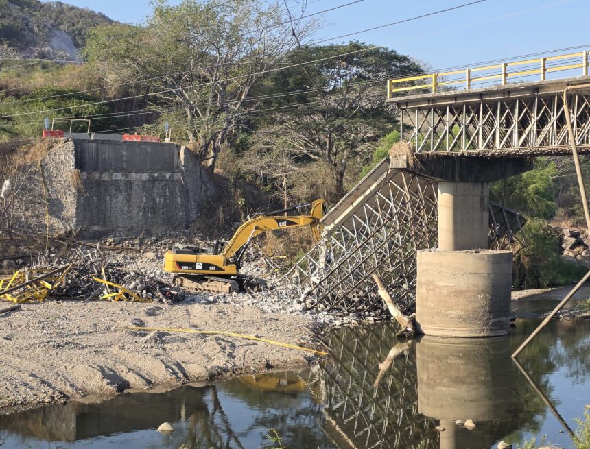 Explosión en puente del río Mascota fue causada por artefacto oculto desde el 22 de febrero: Seguridad Jalisco
