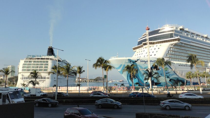 Abril inicia con doble arribo de cruceros en Puerto Vallarta; esperan 26 durante el mes
