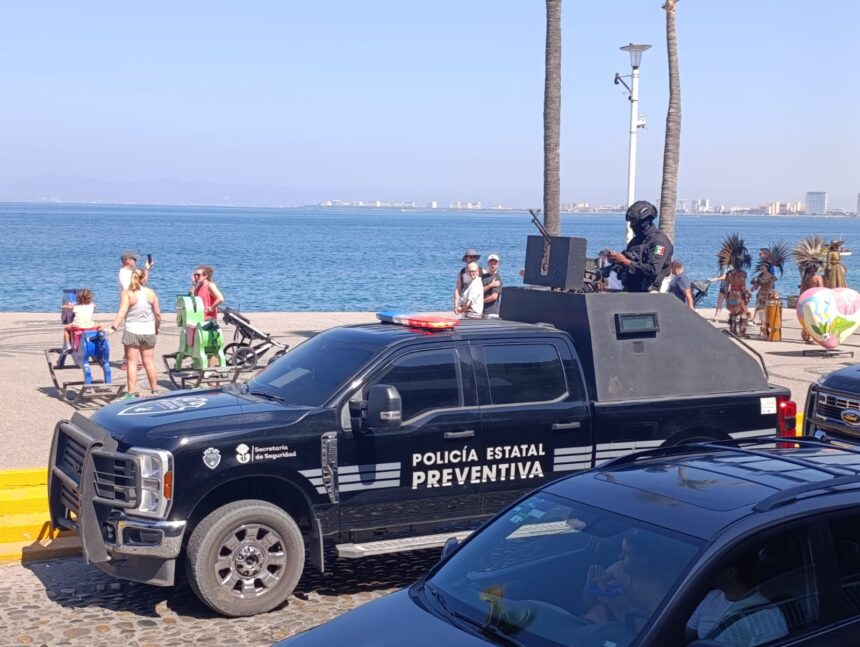 Refuerzan seguridad en Puerto Vallarta con presencia de policía estatal durante Semana Santa 2026