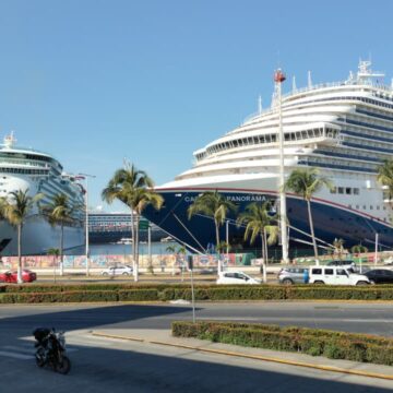 IMG-20260414-WA0036 Miles de turistas internacionales llegan a Puerto Vallarta con triple arribo de cruceros