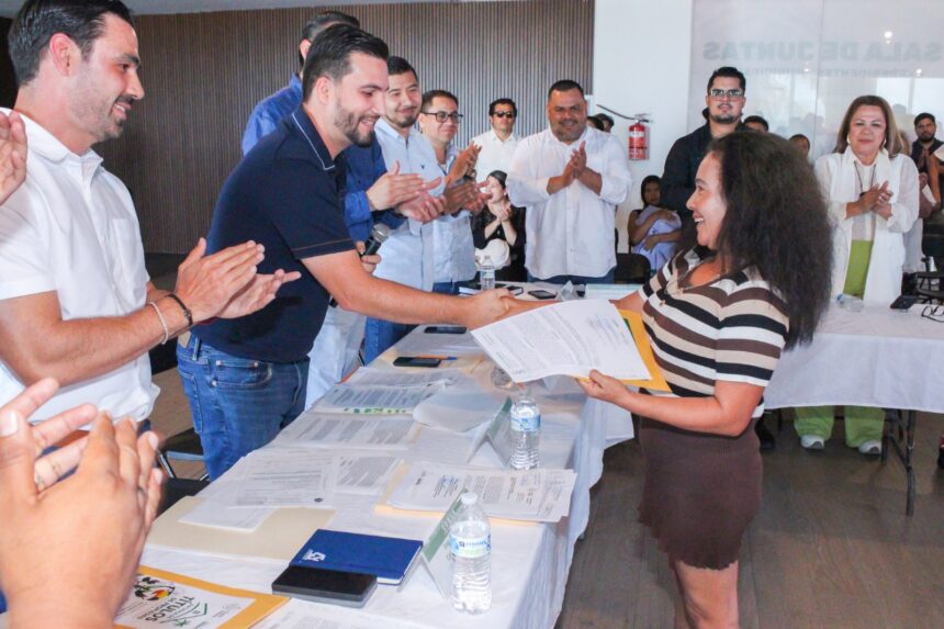 IMG-20260425-WA0051 Munguía entrega títulos de propiedad a familias de Rancho Nácar y Valle Azul