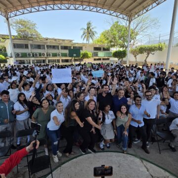 Munguía anuncia construcción de domo en la Técnica 3 y festejo para estudiantes