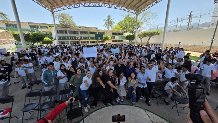 Munguía anuncia construcción de domo en la Técnica 3 y festejo para estudiantes