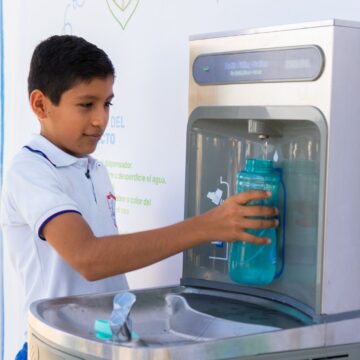 Inaugura alcalde Bebederos Escolares en la Secundaria 49 de Las Juntas
