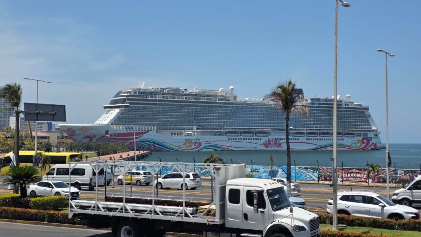 Vallarta recibe al crucero Norwegian Joy, uno de los cruceros más modernos que arriba este destino turístico