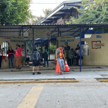 Padres de familia de Vallarta rechazan recorte al ciclo escolar