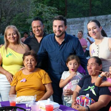 Celebran a mamás de la colonia Bugambilias