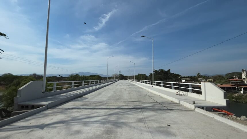 Concluye construcción del nuevo puente de La Desembocada