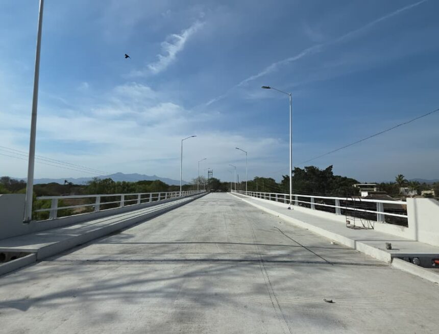 Concluye construcción del nuevo puente de La Desembocada