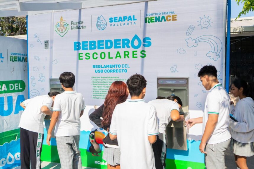 Inaugura Munguía y Seapal Vallarta los Bebederos Escolares en la Secundaria 60