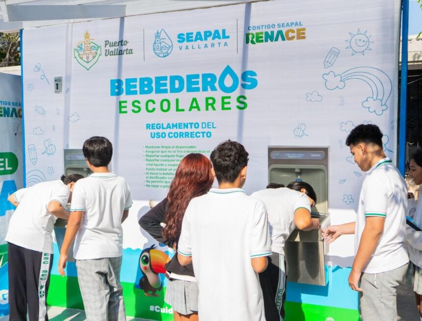 Inaugura Munguía y Seapal Vallarta los Bebederos Escolares en la Secundaria 60