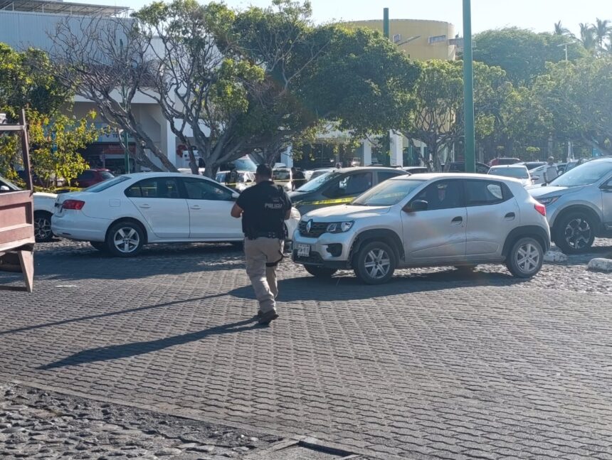 IMG-20260514-WA0480 Localizan dos cuerpos sin vida dentro de vehículo en plaza Caracol