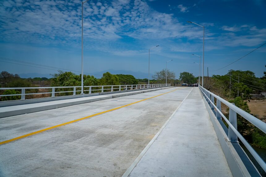 Inauguran nuevo puente de La Desembocada