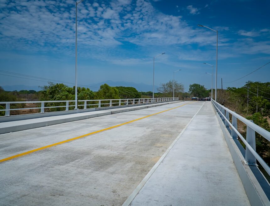 Inauguran nuevo puente de La Desembocada