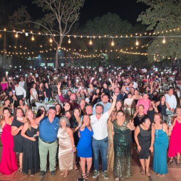 Docentes vallartenses celebraron su día con gran festejo