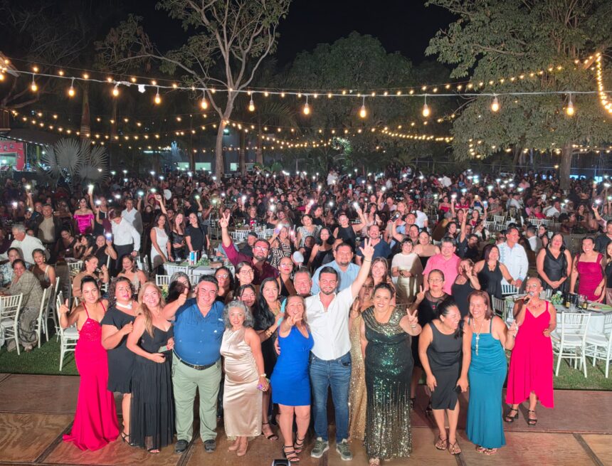 Docentes vallartenses celebraron su día con gran festejo