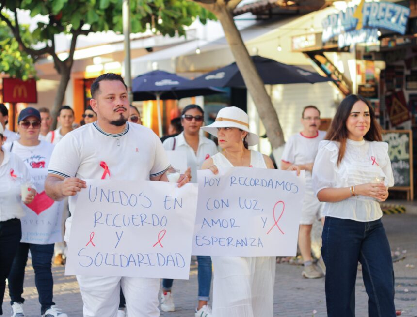 Vallarta se une a vigilia en memoria de las víctimas del SIDA