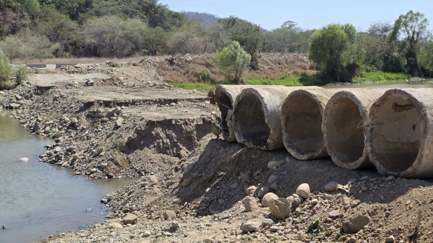 Retiran paso alterno sobre el río Mascota