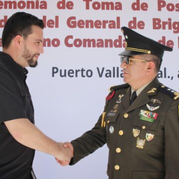 Luis Munguía atestigua cambio de mando en la 41/a. Zona Militar