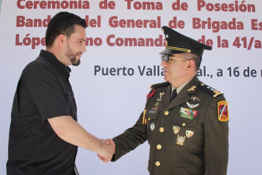 Luis Munguía atestigua cambio de mando en la 41/a. Zona Militar