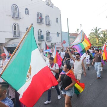 Marchan en contra la homofobia, la transfobia y la bifobia