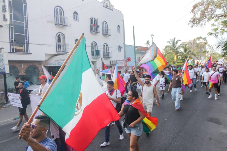 Marchan en contra la homofobia, la transfobia y la bifobia