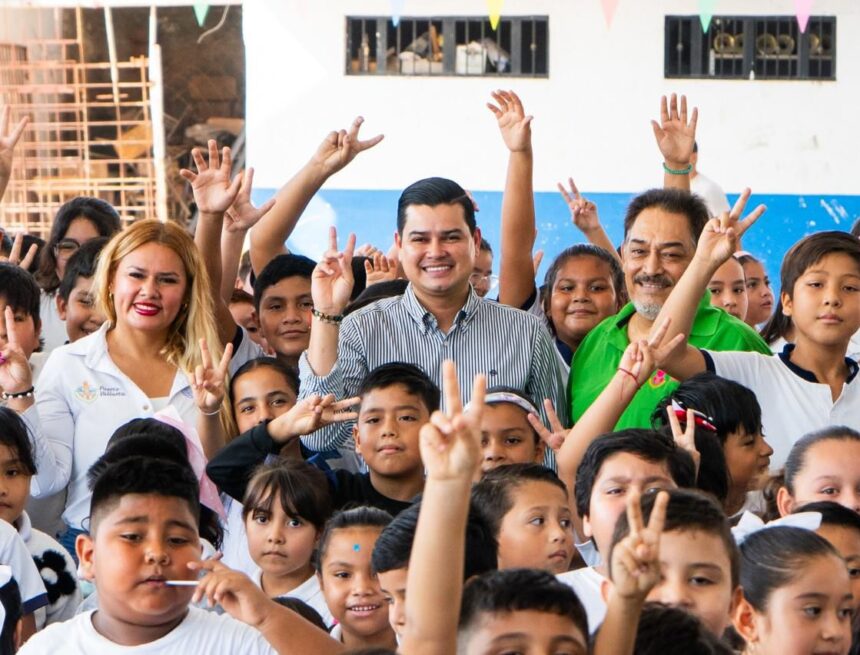 Llevan Bebederos Escolares a la Primaria Constitución de El Mangal