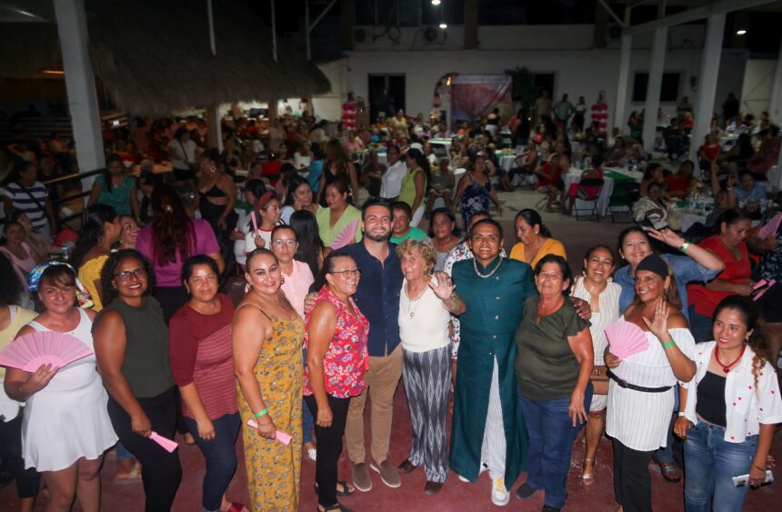 Homenajean a más de 700 mamás de Las Juntas