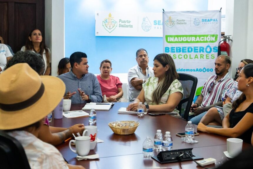 Maestras y maestros son fundamentales en el programa de Bebederos Escolares: Carlos Ruiz