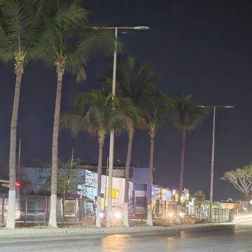 Denuncian falta de iluminación en el puente peatonal del nodo vial de Las Juntas en Puerto Vallarta