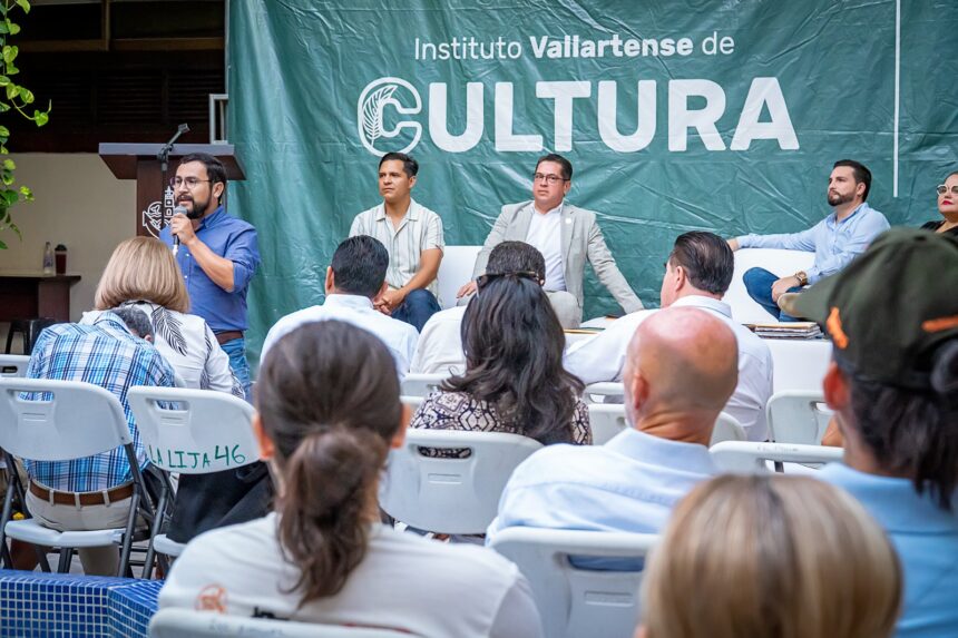 Con conferencia y exhibición de archivos históricos inauguran festejos de aniversario de Vallarta