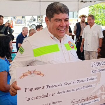 Donativo Protección Civil Protección Civil y Bomberos de Puerto Vallarta recibe donativo por 200 mp