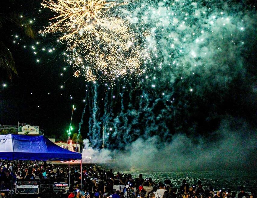 Vallarta celebra su aniversario con música, tradición y fuegos artificiales en el Malecón