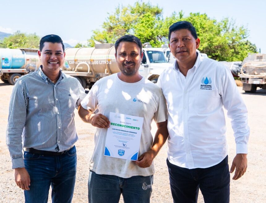 Reconocen a equipo de piperos que participó en el combate al incendio en El Gavilán