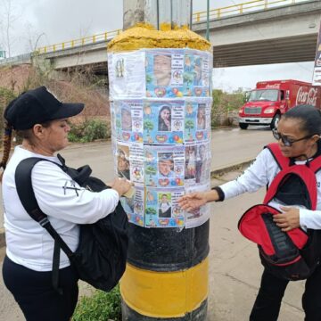 Madres buscadoras realizan pega de fichas en Vallarta para visibilizar a desaparecidos