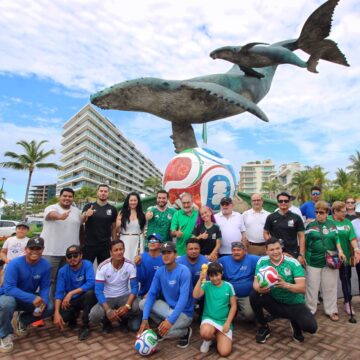 Munguía inaugura el ambiente mundialista en Marina Vallarta