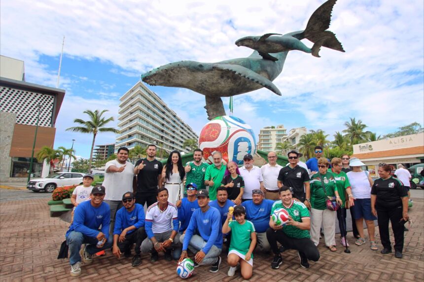 Munguía inaugura el ambiente mundialista en Marina Vallarta
