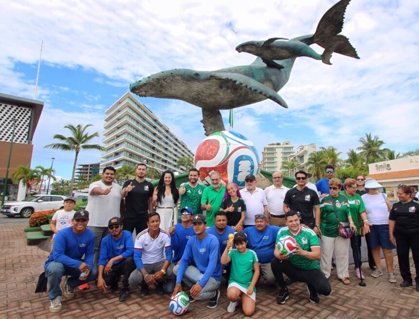 Munguía inaugura el ambiente mundialista en Marina Vallarta