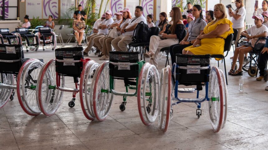 Brindan apoyos integrales a personas con discapacidad a través de DIF