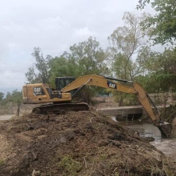 Atienden zonas rurales con trabajos de desazolve y rehabilitación de caminos