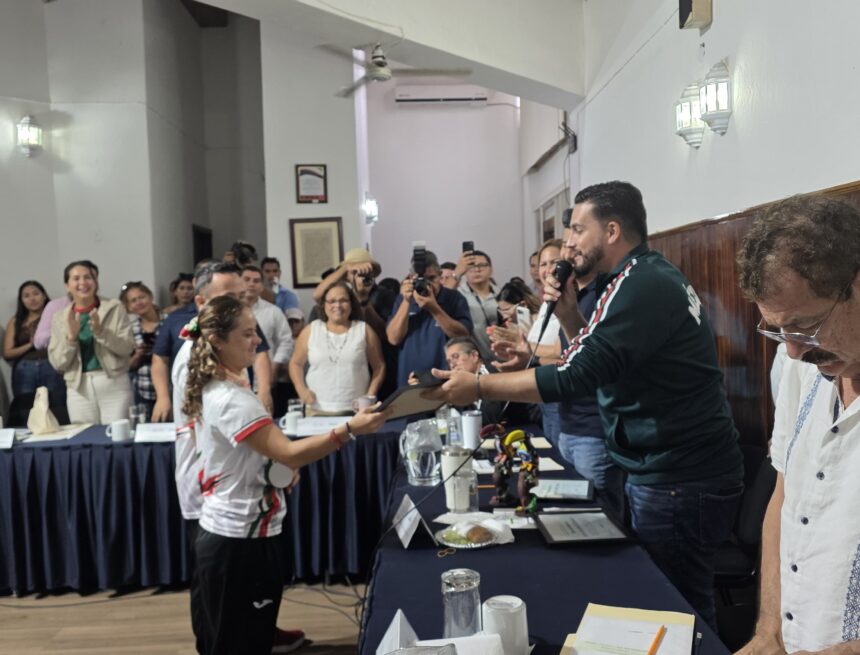 IMG-20260624-WA0190 Reconocen a ‘Chayito’ Pelayo y ‘Toñito’ Lamas por conquistar 9 medallas