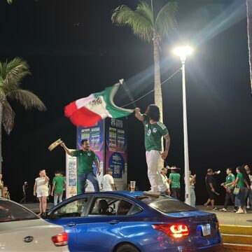 Vallartenses y turistas celebran triunfo de México sobre Chequia