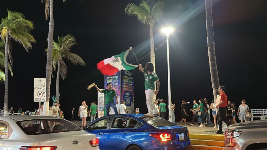 IMG-20260624-WA0394 Vallartenses y turistas celebran triunfo de México sobre Chequia