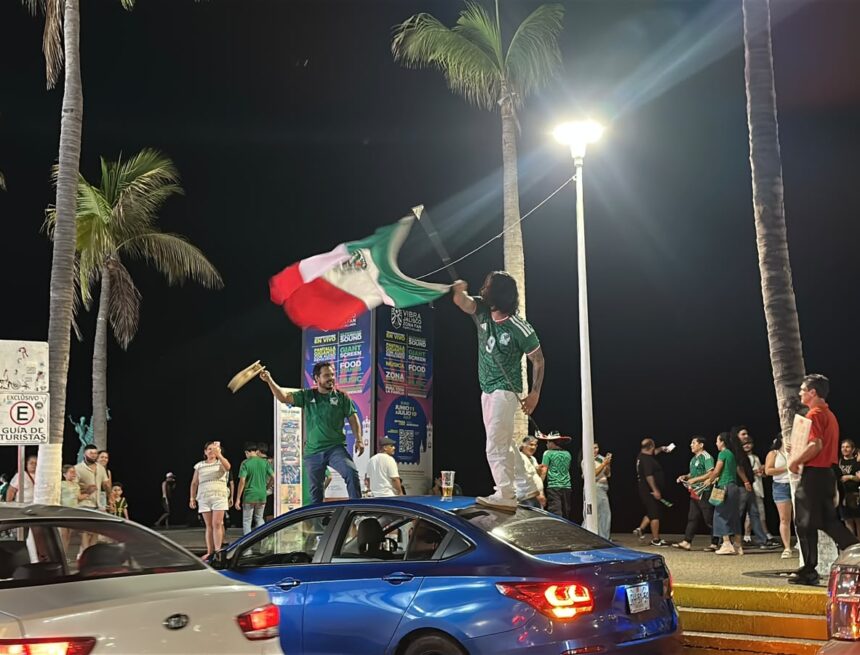 IMG-20260624-WA0394 Vallartenses y turistas celebran triunfo de México sobre Chequia