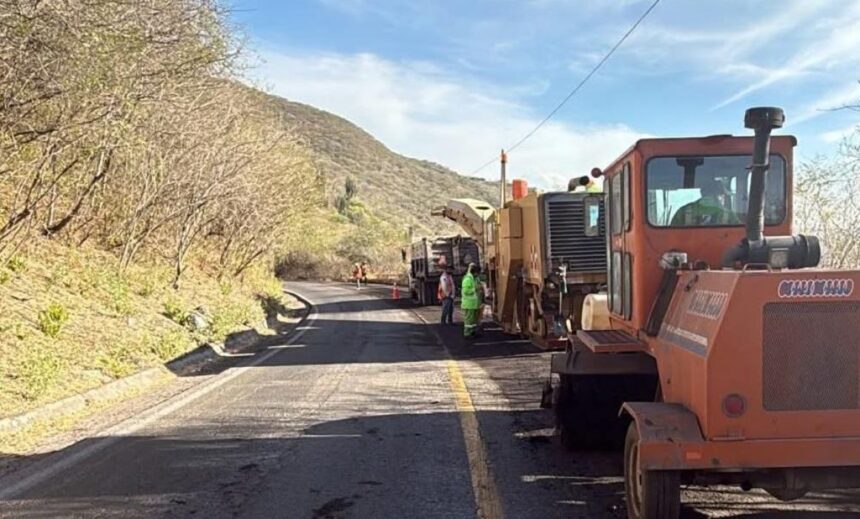 Federal 70 b En contraste… Alcalde de Atenguillo destaca rehabilitación de la federal 70