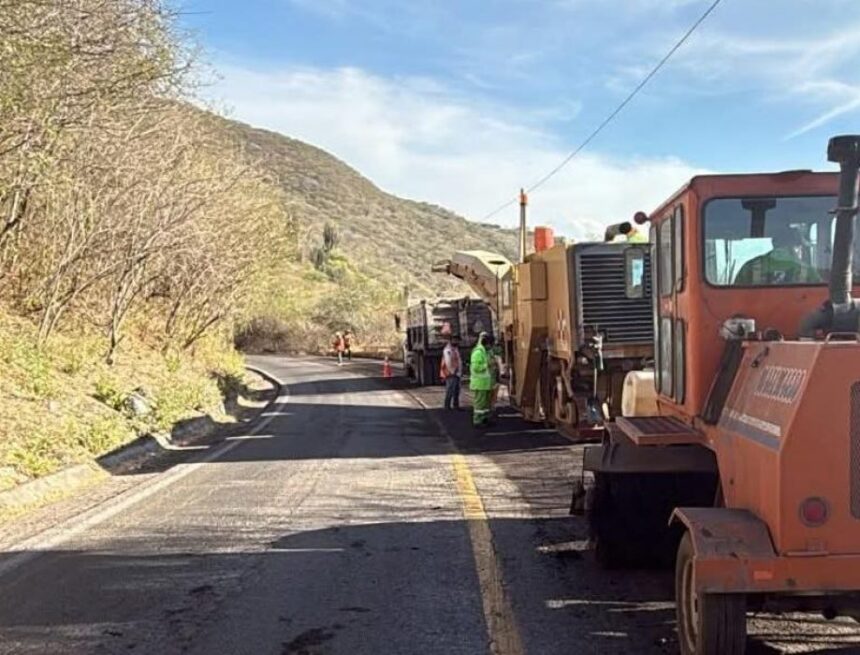 Federal 70 b En contraste… Alcalde de Atenguillo destaca rehabilitación de la federal 70