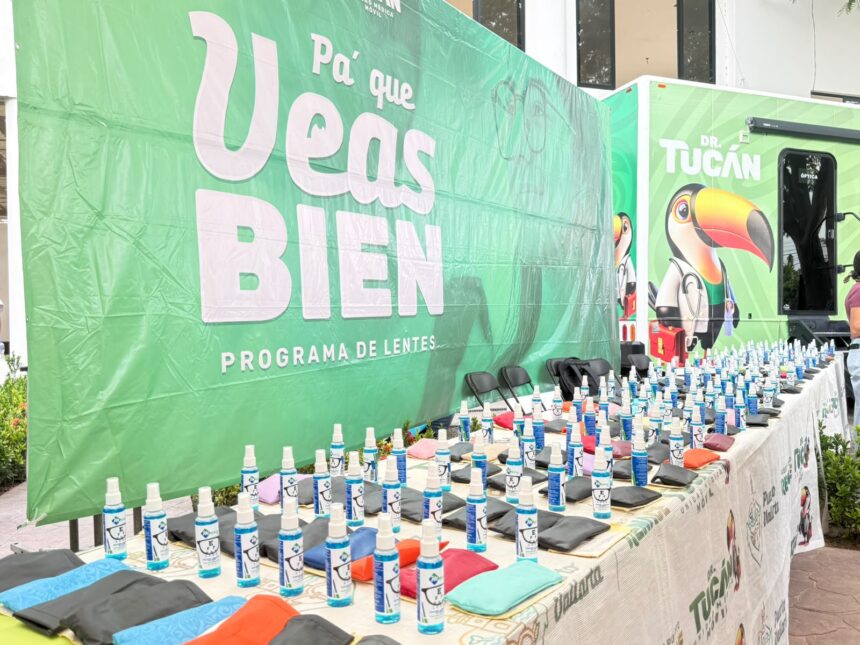 Clínica del Dr. Tucán continúa beneficiando a vallartenses con entrega de lentes