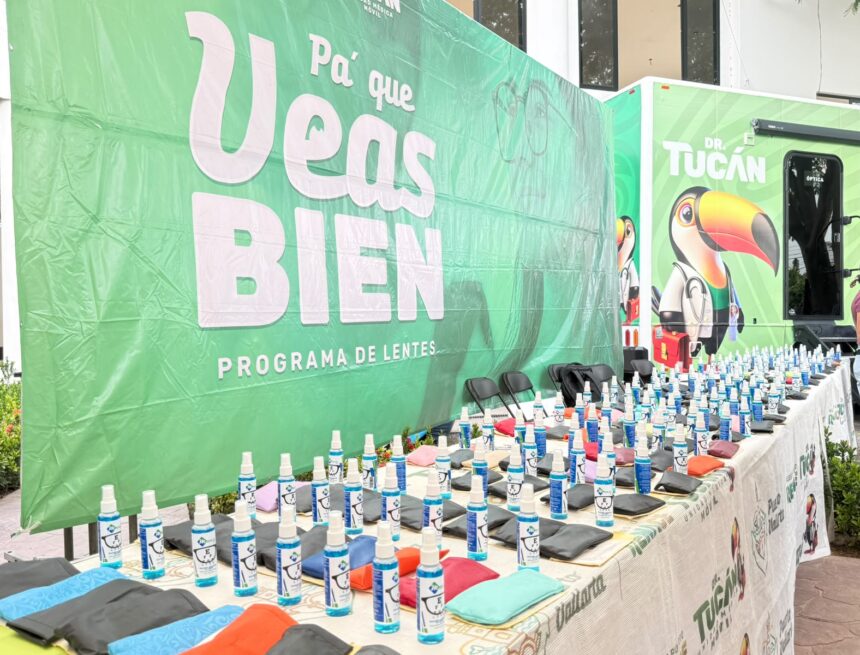 Clínica del Dr. Tucán continúa beneficiando a vallartenses con entrega de lentes