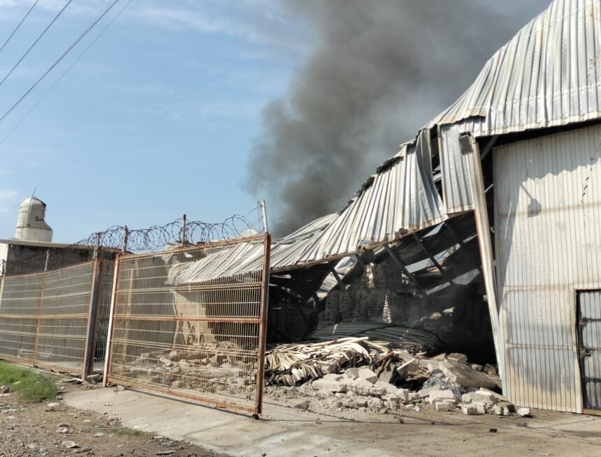 Confirman una persona fallecida tras incendio en bodegas de la delegación Las Juntas