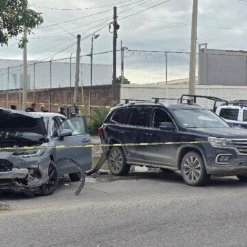 Presunto ataque a balazos en la Estatal 544 deja la menos un herido